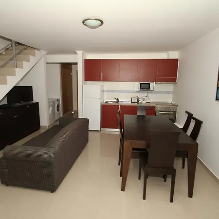 Costa & Isaias Hotel apartamentowy Angra do Heroísmo