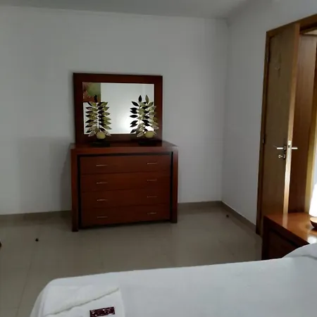 Costa & Isaias Hotel apartamentowy Angra do Heroísmo
